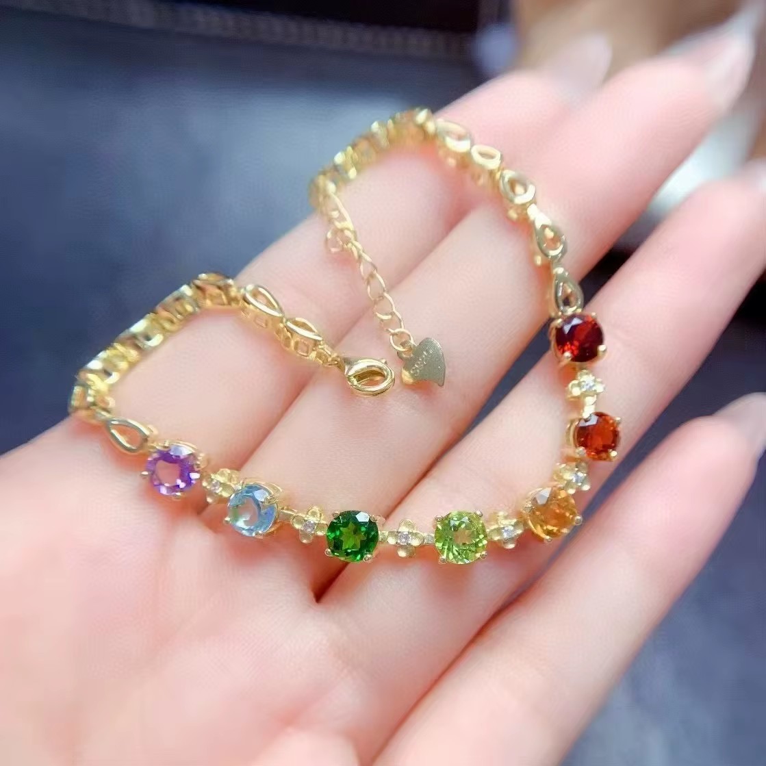 Perhiasan Butik Gelang Wanita  - Al Ain Jewelry & Watches Exhibition 2025 ulasan dan harga