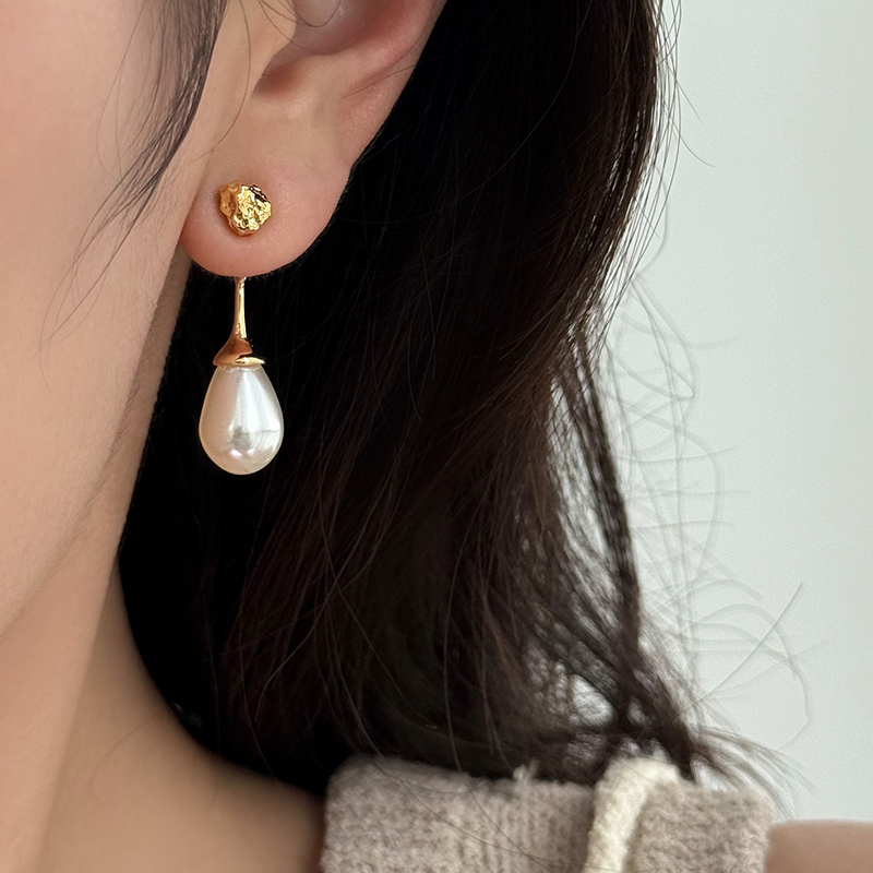 Anting-anting berbentuk tetesa - Al Ain Jewelry & Watches Exhibition 2025 ulasan dan harga