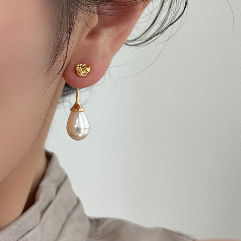 Anting-anting berbentuk tetesa - Al Ain Jewelry & Watches Exhibition 2025 ulasan dan harga