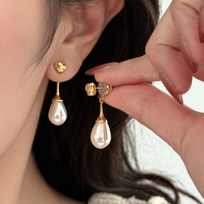 Anting-anting berbentuk tetesa - Al Ain Jewelry & Watches Exhibition 2025 ulasan dan harga